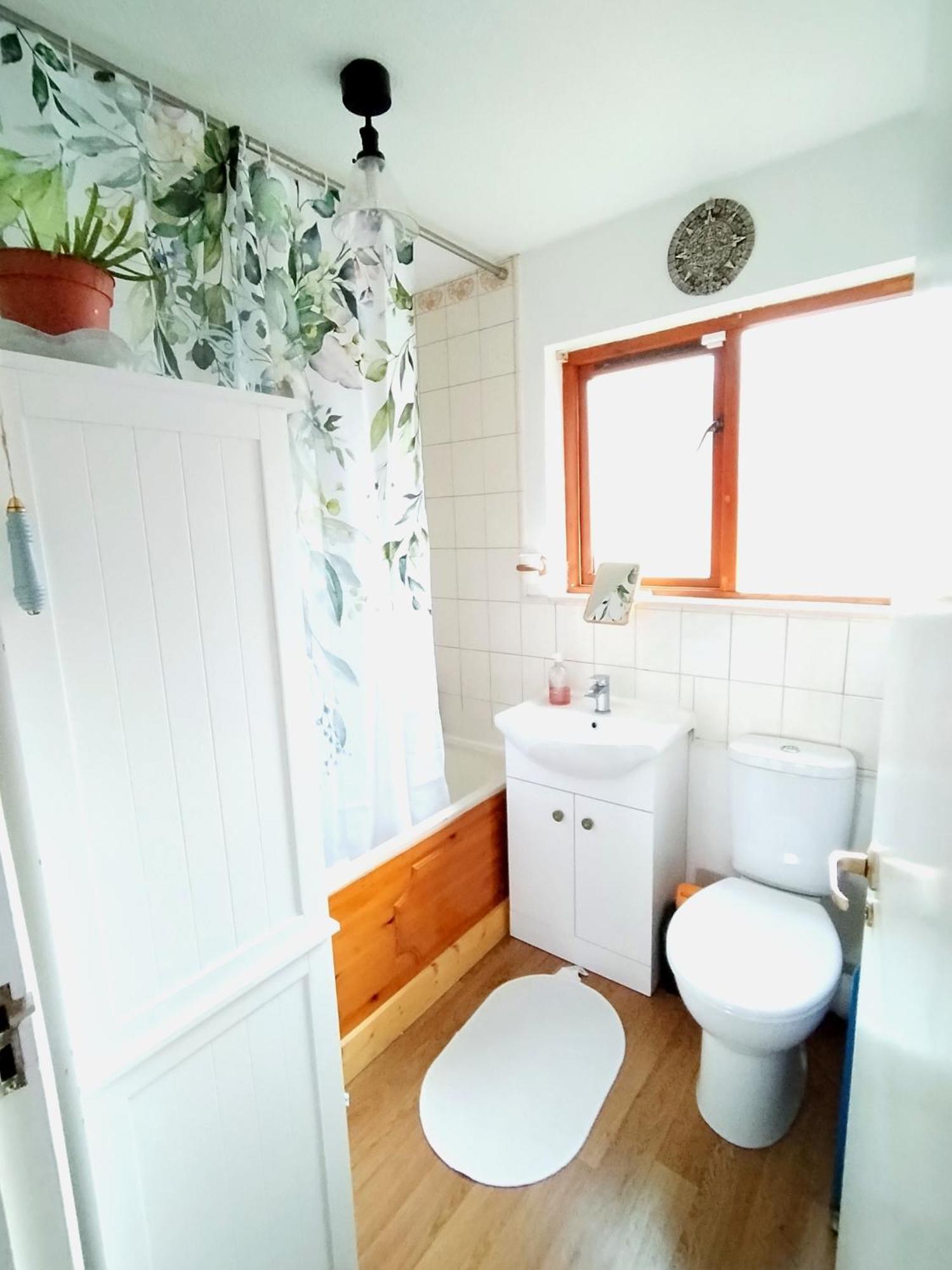 Home Away Home Near Heathrow Airport Cowley  المظهر الخارجي الصورة