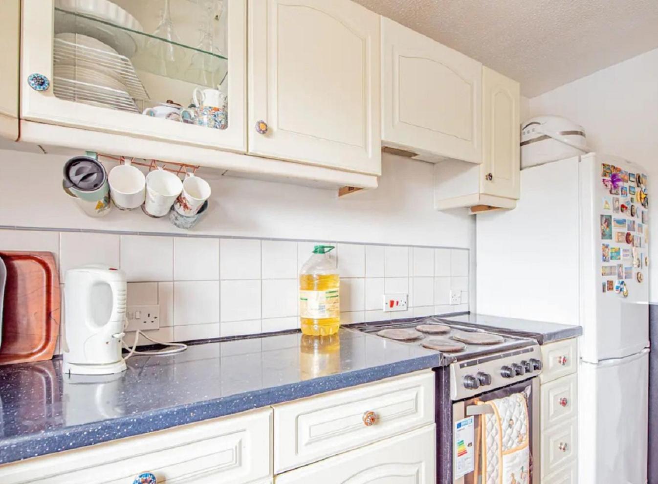 Home Away Home Near Heathrow Airport Cowley  المظهر الخارجي الصورة